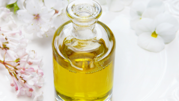 Natural vs. Synthetic Oils: What’s Best for Your Hair?
